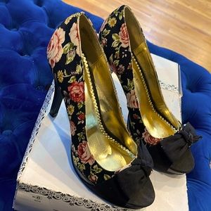 Black Floral  Peep Toe Rampage Pumps
